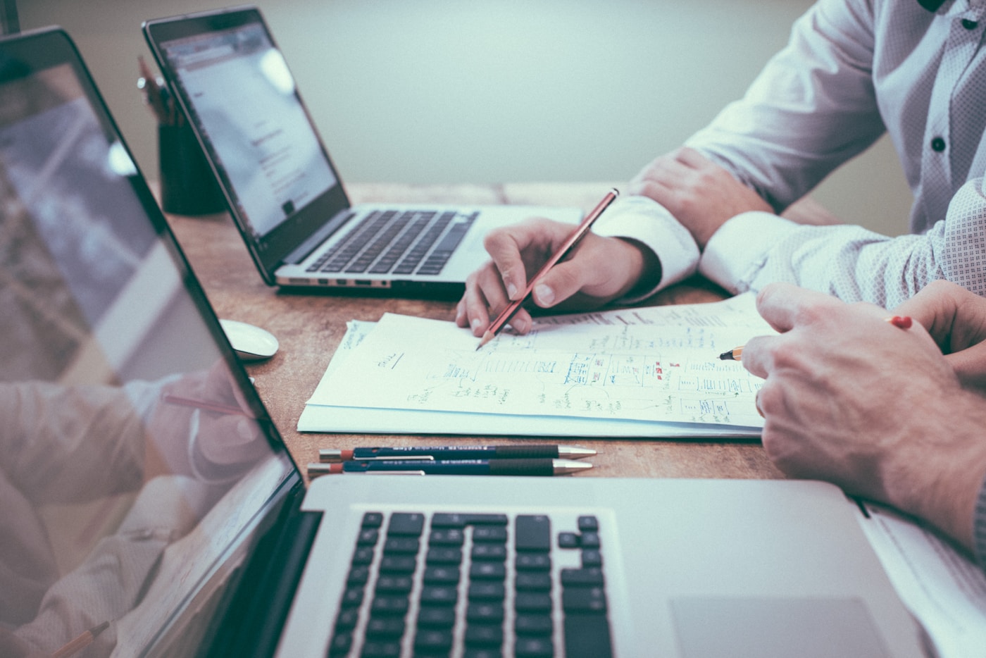 Reporting notes and monthly performance summary materials